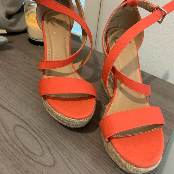 Shoes - Picture 2 of 6